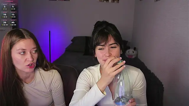 Snapshot of Mari___Anna chatting on 10-24-25, 04:42 Mari Anna online show from 10-24-25, 04:42