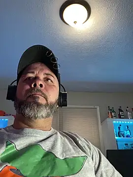 Snapshot of Cristian-Brayan chatting on 02-27-25, 01:28 Cristian-Brayan online show from 02-27-25, 01:28