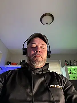 Snapshot of Cristian-Brayan chatting on 03-11-25, 12:28 Cristian-Brayan online show from 03-11-25, 12:28