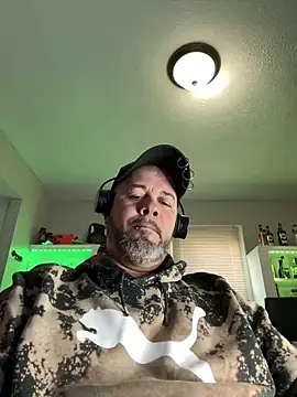 Snapshot of Cristian-Brayan chatting on 03-13-25, 12:35 Cristian-Brayan online show from 03-13-25, 12:35