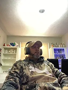 Snapshot of Cristian-Brayan chatting on 10-27-25, 04:11 Cristian-Brayan online show from 10-27-25, 04:11