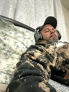 Snapshot of Cristian-Brayan chatting on 11-07-25, 11:10 Cristian-Brayan online show from 11-07-25, 11:10