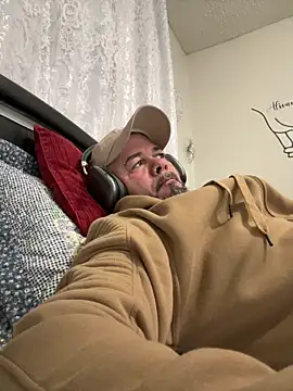 Snapshot of Cristian-Brayan chatting on 11-11-25, 11:54 Cristian-Brayan online show from 11-11-25, 11:54