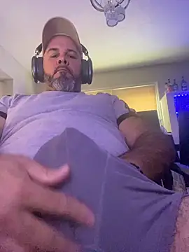 Snapshot of Cristian-Brayan chatting on 11-17-25, 01:17 Cristian-Brayan online show from 11-17-25, 01:17