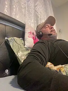 Snapshot of Cristian-Brayan chatting on 02-10-26, 06:12 Cristian-Brayan online show from 02-10-26, 06:12