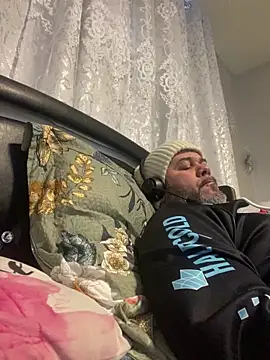 Snapshot of Cristian-Brayan chatting on 02-13-26, 06:15 Cristian-Brayan online show from 02-13-26, 06:15