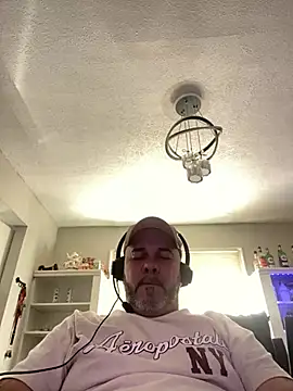 Snapshot of Cristian-Brayan chatting on 04-08-26, 02:50 Cristian-Brayan online show from 04-08-26, 02:50