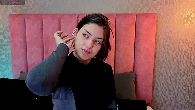 Alexa Thaylor  online show from 12-16-25, 03:06