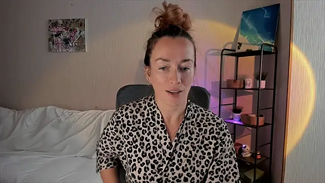 RebeccaMartinez online show from 09-28-25, 06:30