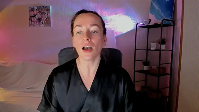 RebeccaMartinez online show from 11-19-25, 08:47