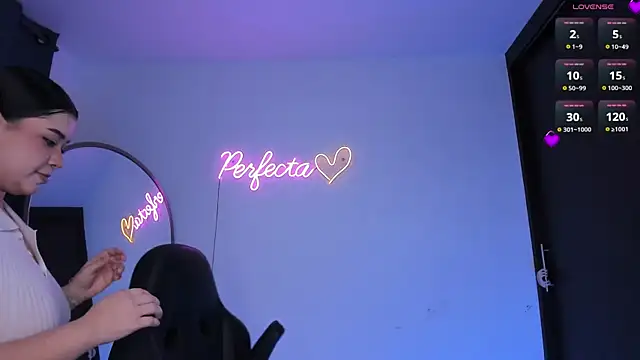 Snapshot of daniela_hornny chatting on 09-16-25, 04:02 daniela hornny online show from 09-16-25, 04:02