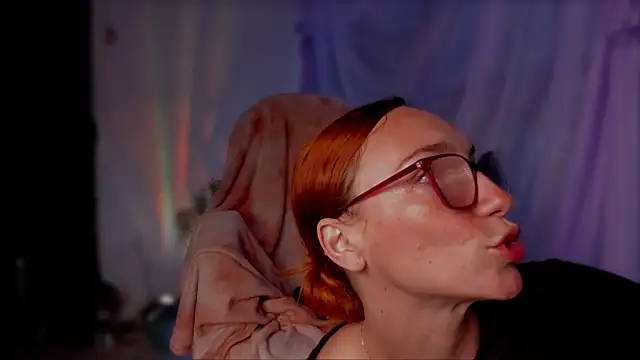 Snapshot of _lh_ chatting on 12-10-24, 11:11 lh online show from 12-10-24, 11:11