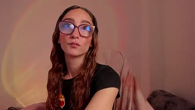 Snapshot of _lh_ chatting on 10-21-25, 02:07 lh online show from 10-21-25, 02:07