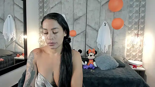 NiicolleMiller online show from 10-19-25, 12:50