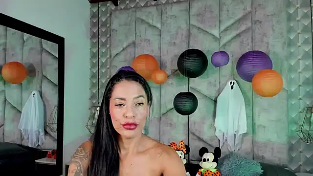 NiicolleMiller online show from 10-22-25, 05:45