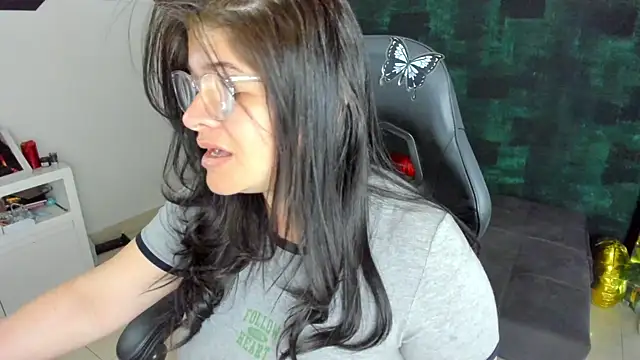 Snapshot of BellaFlaming chatting on 01-27-25, 11:32 BellaFlaming online show from 01-27-25, 11:32