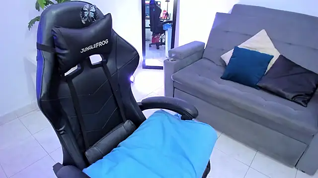 Snapshot of BellaFlaming chatting on 02-11-25, 01:51 BellaFlaming online show from 02-11-25, 01:51