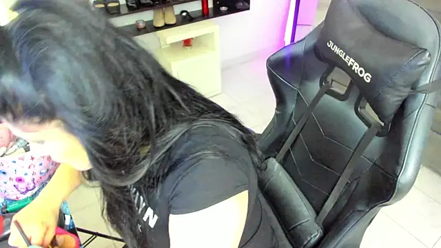 BellaFlaming online show from 11-26-25, 11:22