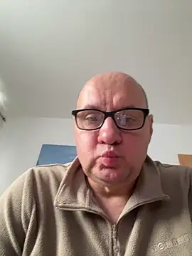 vanjbi45 online show from 10-31-25, 02:18