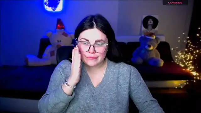 Emily Mo online show from 12-10-24, 06:11