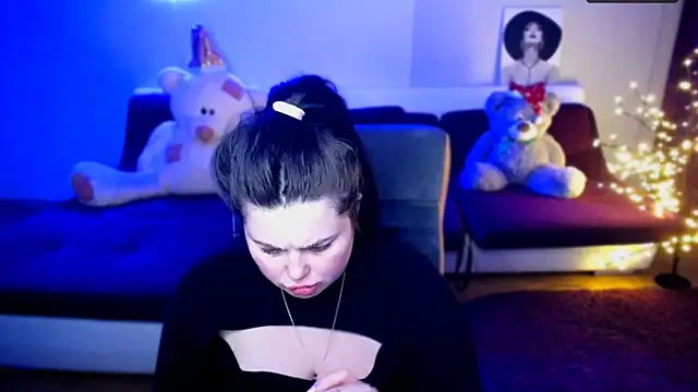 Emily Mo online show from 12-22-24, 01:00