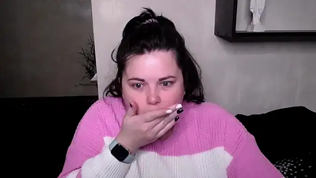 Emily Mo online show from 10-12-25, 05:17