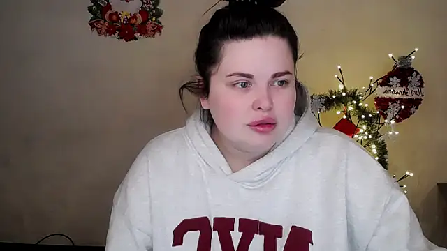 Emily Mo online show from 12-21-25, 06:53