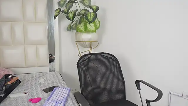 Anais aradia online show from 09-26-25, 04:49