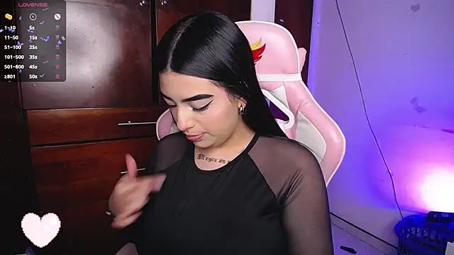 Snapshot of eva_six chatting on 11-18-25, 11:15 eva six online show from 11-18-25, 11:15