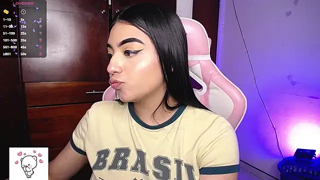 Snapshot of eva_six chatting on 11-25-25, 10:32 eva six online show from 11-25-25, 10:32