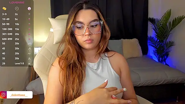 dakottaa  online show from 10-13-25, 11:05