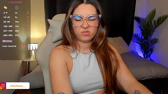 dakottaa  online show from 11-13-25, 11:36