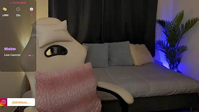 dakottaa  online show from 11-27-25, 11:40