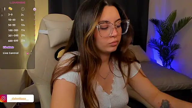 dakottaa  online show from 12-17-25, 11:33