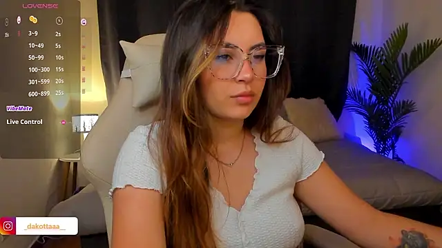 Snapshot of dakottaa_ chatting on 01-16-26, 12:03 dakottaa online show from 01-16-26, 12:03