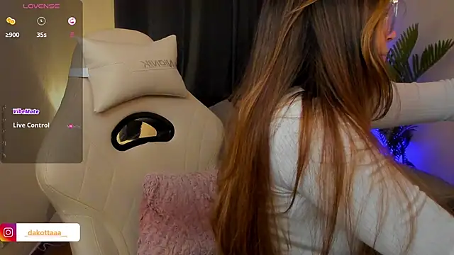 Snapshot of dakottaa_ chatting on 01-16-26, 11:31 dakottaa online show from 01-16-26, 11:31