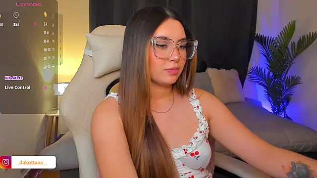 Snapshot of dakottaa_ chatting on 02-15-26, 12:29 dakottaa online show from 02-15-26, 12:29