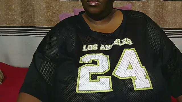 Snapshot of BustyyGoddess chatting on 11-27-25, 08:33 BustyyGoddess online show from 11-27-25, 08:33