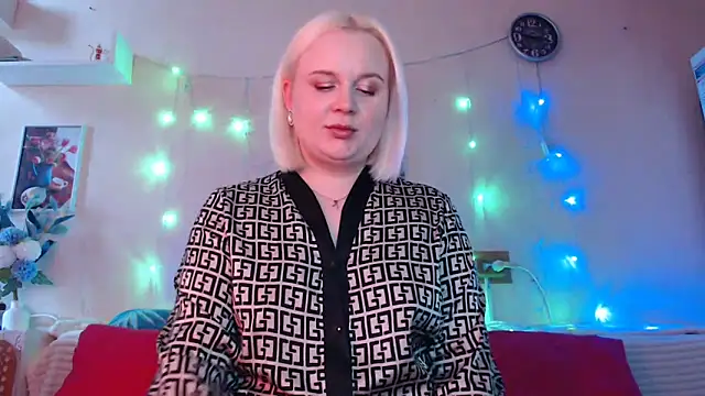 Snapshot of Karolina_love_ chatting on 12-31-24, 12:15 Karolina love online show from 12-31-24, 12:15