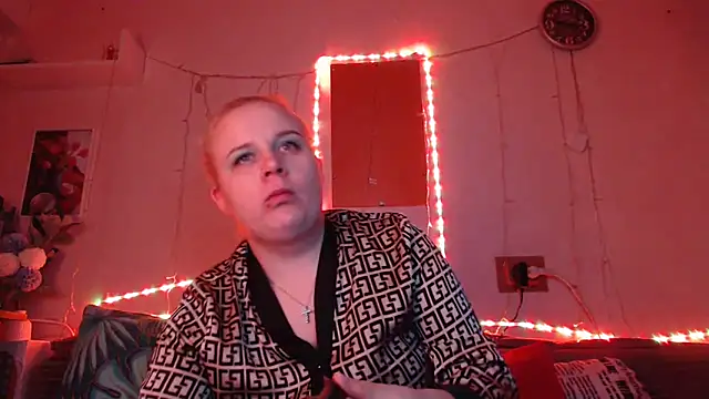 Snapshot of Karolina_love_ chatting on 01-09-25, 11:34 Karolina love online show from 01-09-25, 11:34