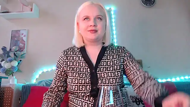 Snapshot of Karolina_love_ chatting on 01-25-25, 12:05 Karolina love online show from 01-25-25, 12:05