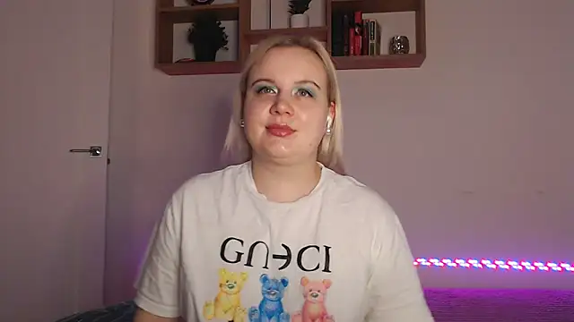 Karolina love  online show from 11-21-25, 08:07