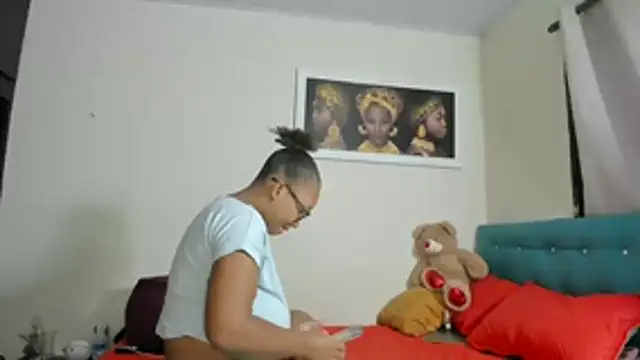 Snapshot of megan-hotxx chatting on 12-01-25, 02:27 megan-hotxx online show from 12-01-25, 02:27