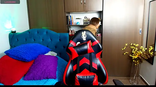 valeria teiku online show from 10-11-25, 02:33