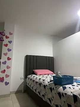 Snapshot of Cat2525 chatting on 02-27-25, 02:21 Cat2525 online show from 02-27-25, 02:21