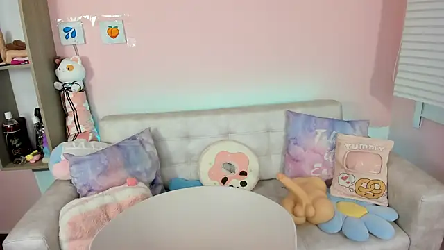 tinysara online show from 09-22-25, 04:20