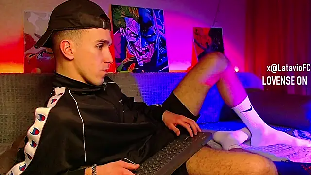 Snapshot of Midnighter_ chatting on 01-31-25, 01:56 Midnighter online show from 01-31-25, 01:56