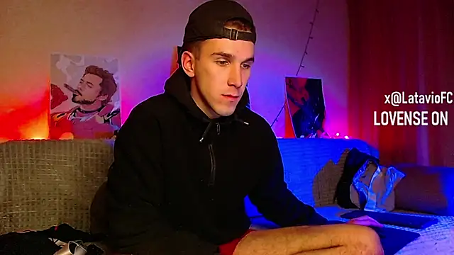 Snapshot of Midnighter_ chatting on 02-09-25, 10:21 Midnighter online show from 02-09-25, 10:21