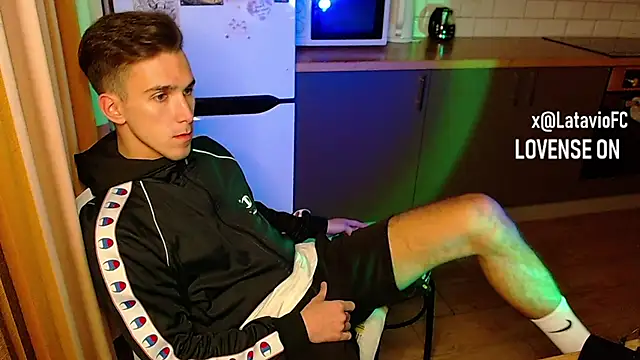 Snapshot of Midnighter_ chatting on 09-20-25, 07:15 Midnighter online show from 09-20-25, 07:15