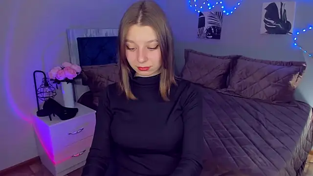 Snapshot of RinaMoore chatting on 11-22-25, 12:59 RinaMoore online show from 11-22-25, 12:59